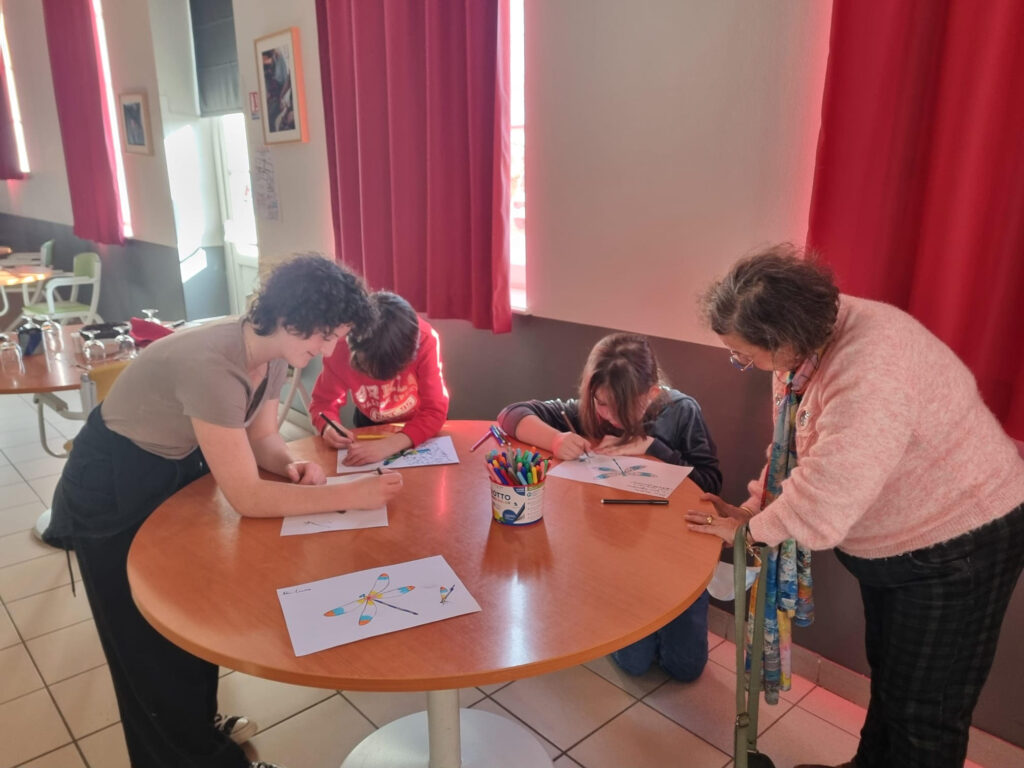 des jeunes de l'année lumière en service civique